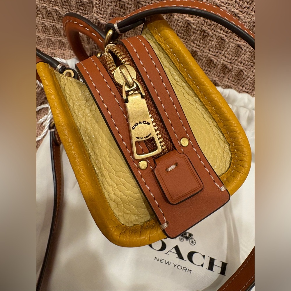 Coach 1941 Rogue 12 in Buttercup - Picture 4 of 11